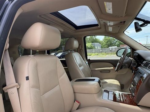 Used 2012 Chevrolet Tahoe LTZ AWD/4WD image 21