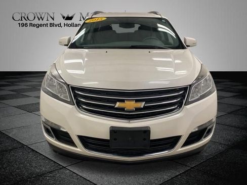 Used 2015 Chevrolet Traverse LT w/ Style and Technology Package image 2