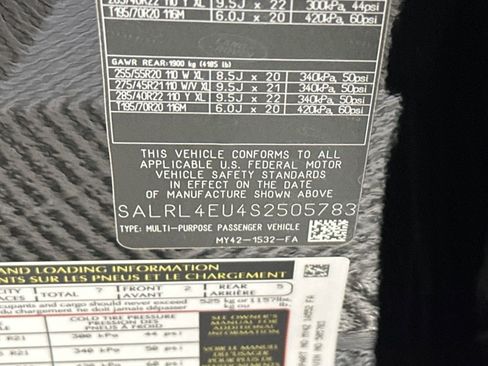 Certified 2025 Land Rover Discovery Dynamic SE image 18