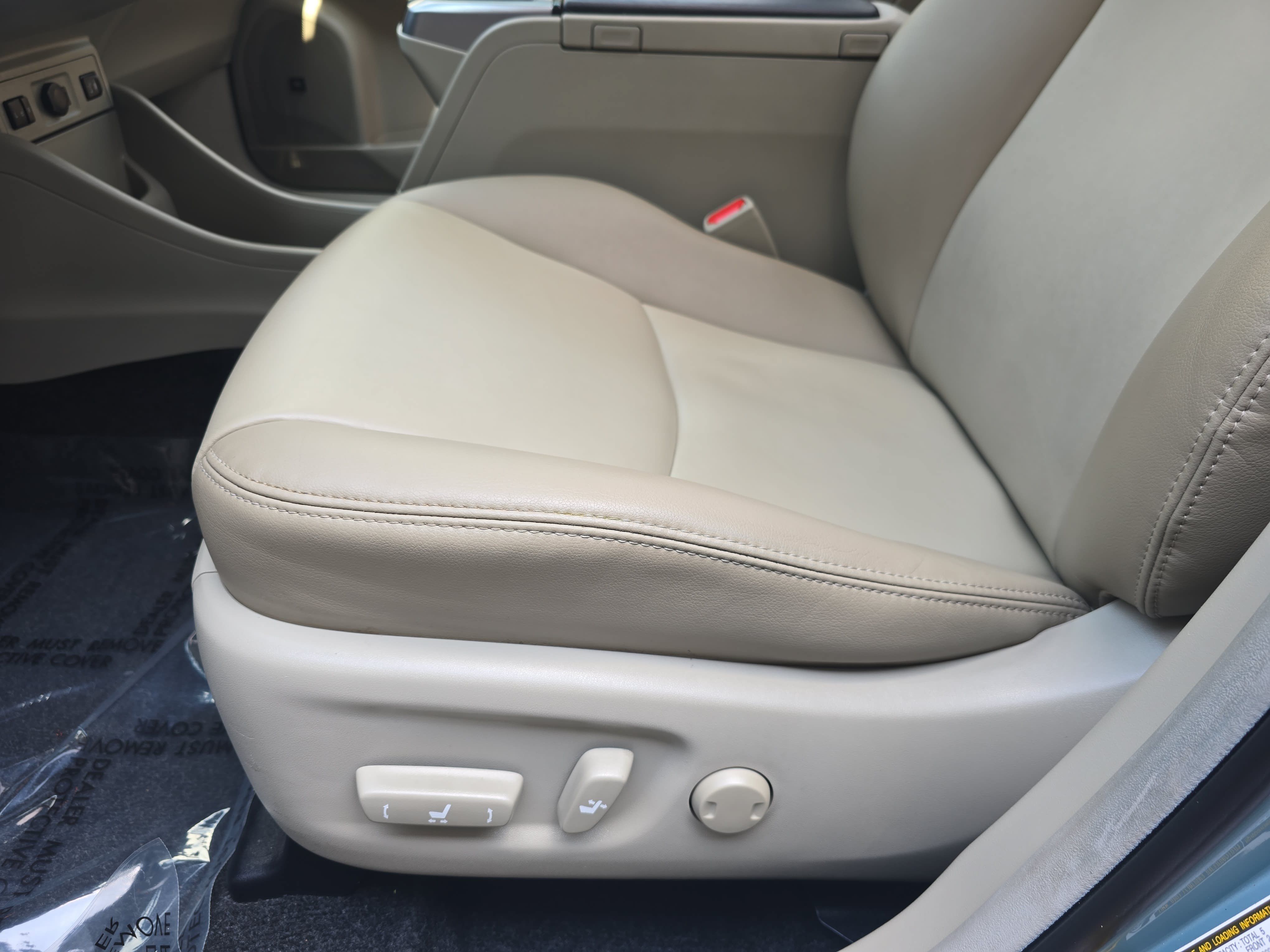 Used 2015 Toyota Prius V Five w/ Advanced Technology Package FWD image 28