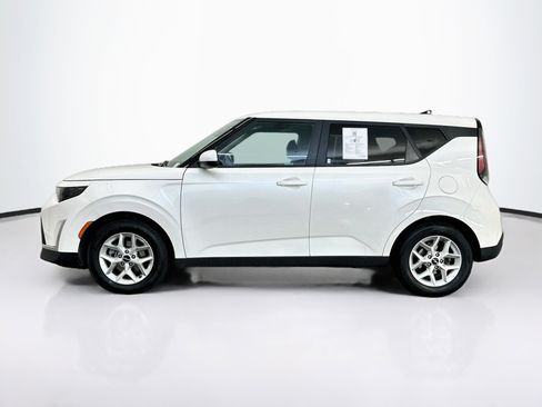 Used 2025 Kia Soul LX w/ LX Technology Package FWD image 4