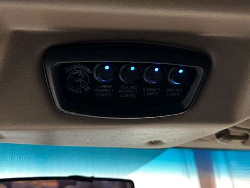 Used 2016 Chevrolet Express 2500 RWD image 28