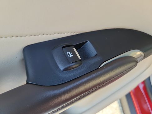 Used 2018 Lincoln MKC Select w/ Select Plus Package FWD image 16