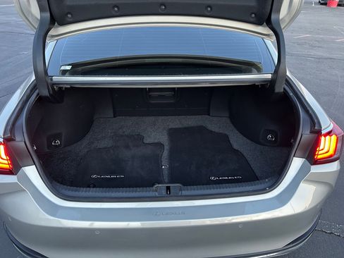 Used 2021 Lexus ES 300h Ultra Luxury image 25