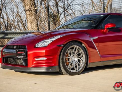 Used 2015 Nissan GT-R Premium image 65