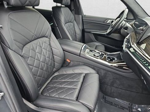 Used 2024 BMW X7 xDrive40i w/ M Sport Package image 10
