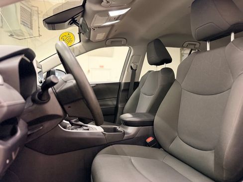 Used 2025 Toyota RAV4 XLE AWD/4WD image 12