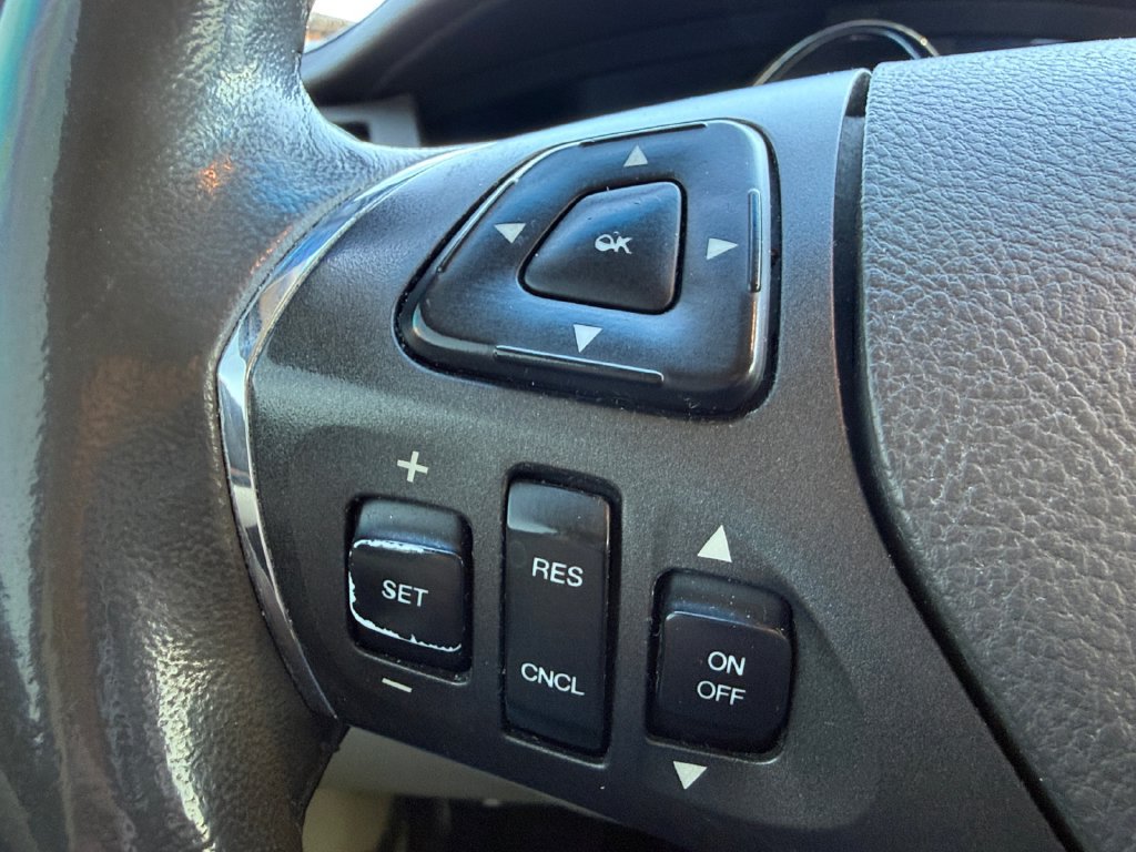 Used 2013 Lincoln MKS AWD image 13