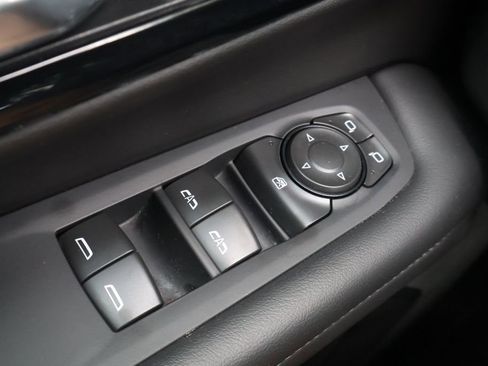 Used 2025 Chevrolet Tahoe Z71 AWD/4WD image 38