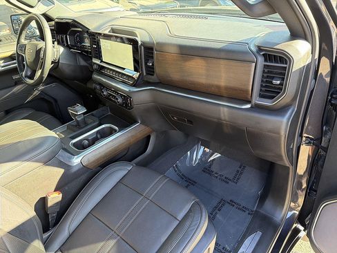 Used 2023 Chevrolet Silverado 1500 High Country w/ Technology Package AWD/4WD image 29