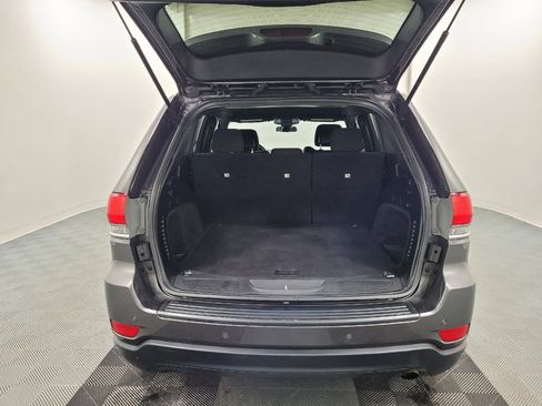 Used 2019 Jeep Grand Cherokee Laredo AWD/4WD image 29