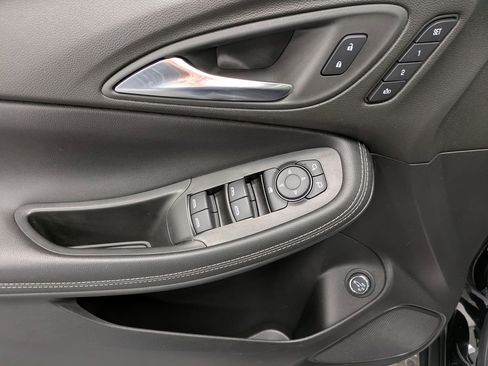 Used 2022 Buick Encore GX Essence w/ Advanced Technology Package FWD image 10