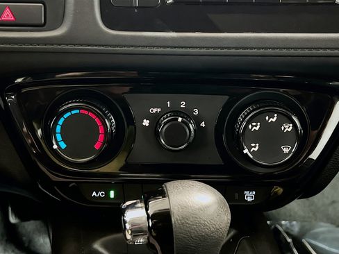 Used 2021 Honda HR-V LX image 11