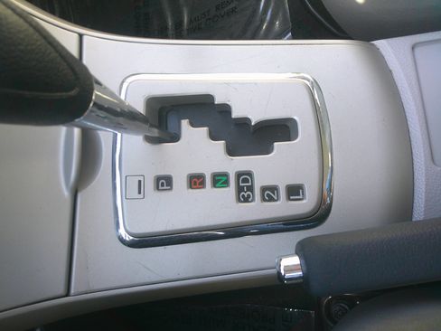 Used 2013 Toyota Corolla LE image 31