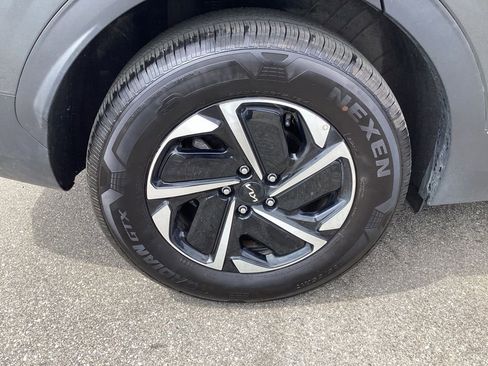 Certified 2025 Kia Sportage LX AWD/4WD image 9