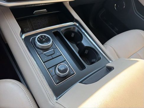 Used 2023 Ford Expedition Max XLT image 16