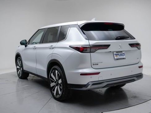 Used 2025 Mitsubishi Outlander SE image 4