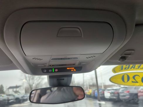 Used 2020 Chevrolet Equinox LT image 27