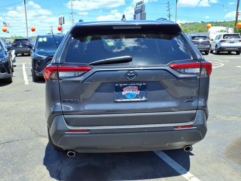 Certified 2021 Toyota RAV4 LE AWD/4WD image 5