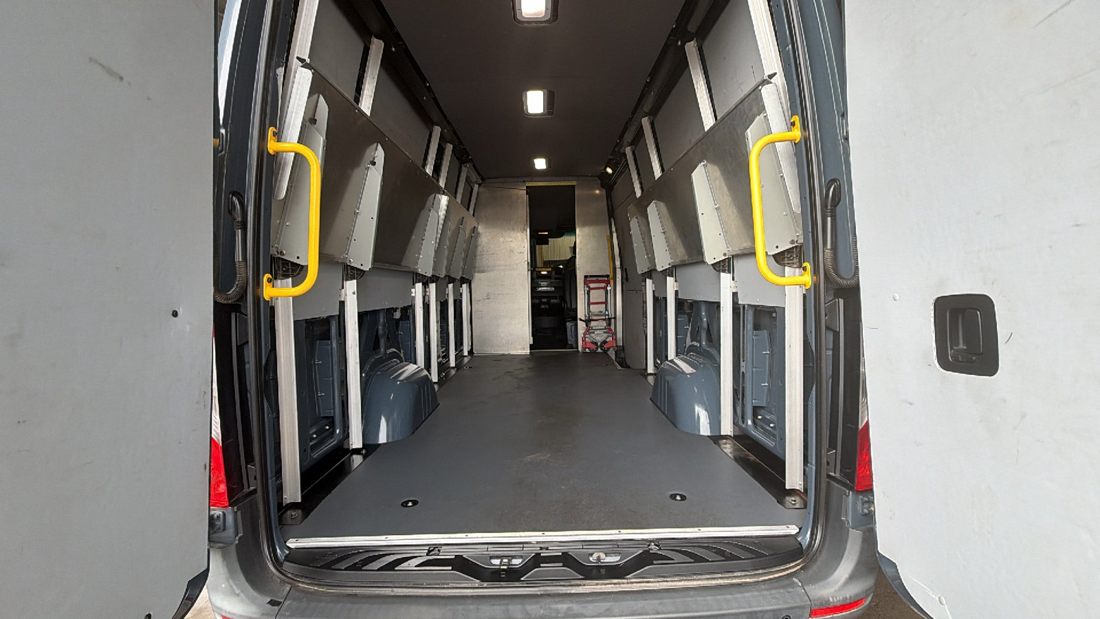 Used 2019 Mercedes-Benz Sprinter 170 image 18