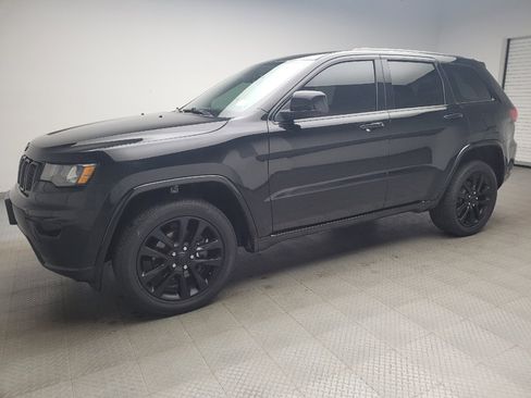 Used 2019 Jeep Grand Cherokee Altitude AWD/4WD image 2