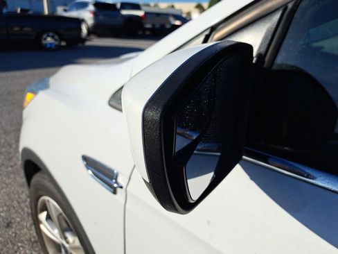 Used 2016 Ford Escape SE image 3