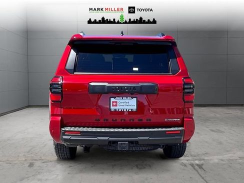 Certified 2025 Toyota 4Runner TRD Off-Road AWD/4WD image 4