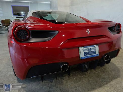 Used 2018 Ferrari 488 GTB image 14