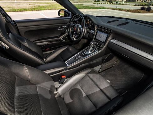 Used 2018 Porsche 911 Carrera image 8