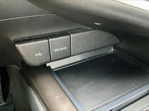 Used 2021 Toyota Camry SE FWD image 31
