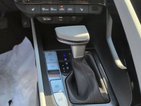 Used 2024 Hyundai Elantra Limited image 24