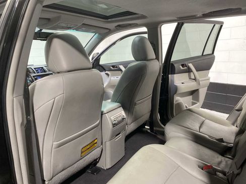 Used 2013 Toyota Highlander SE image 12