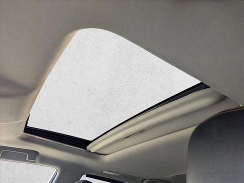 Used 2019 Toyota Highlander XLE image 14