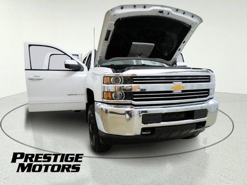 Used 2017 Chevrolet Silverado 2500 LT AWD/4WD image 9
