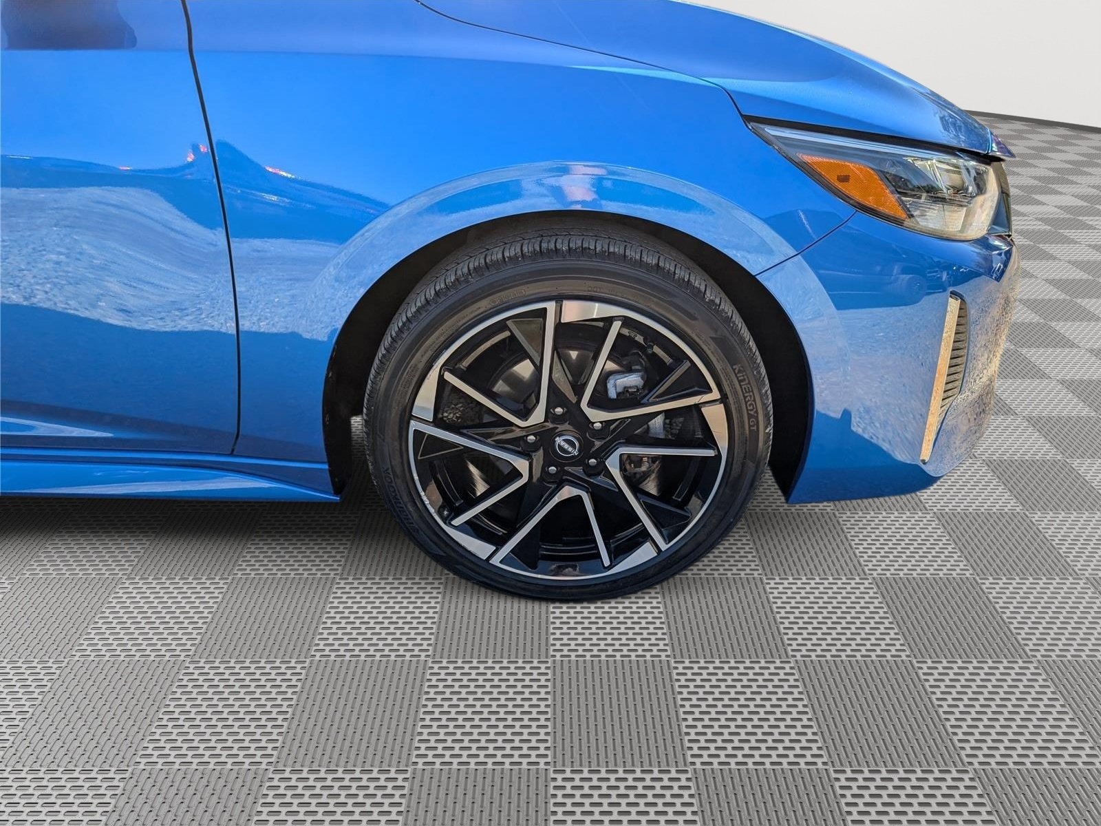 Used 2025 Nissan Sentra SR FWD image 9