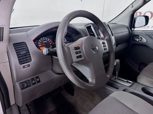 Used 2018 Nissan Frontier SV image 11