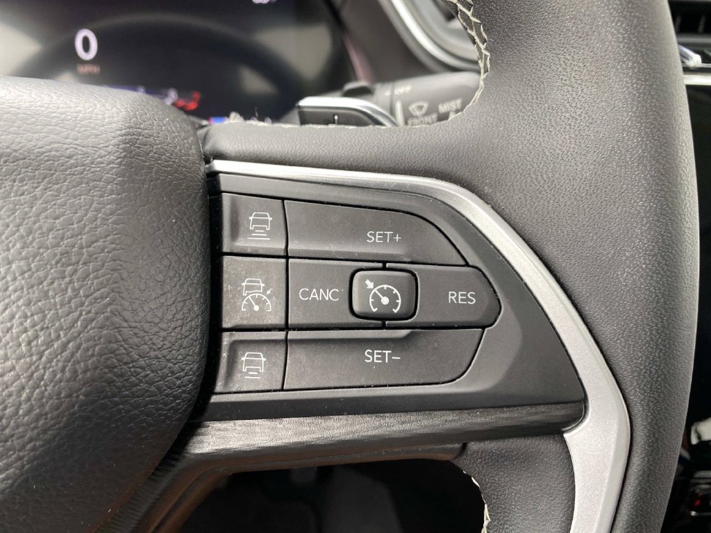 Certified 2023 Jeep Grand Cherokee Laredo X AWD/4WD image 15
