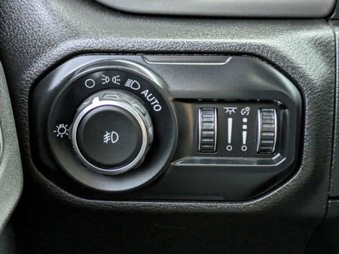 Used 2018 Jeep Wrangler Unlimited Sport S AWD/4WD image 24
