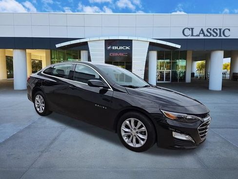 Used 2025 Chevrolet Malibu LT FWD image 2