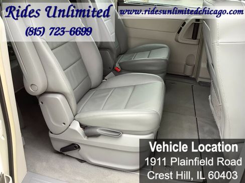 Used 2010 Volkswagen Routan SEL Premium FWD image 15