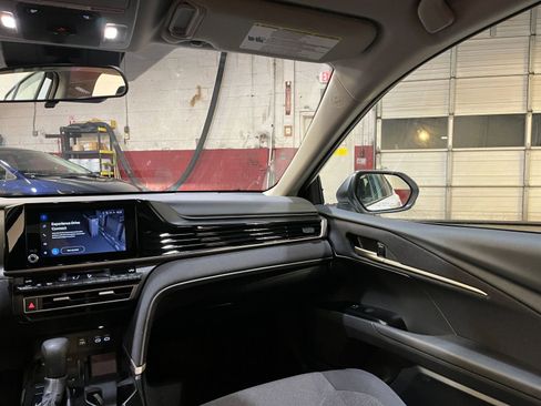 Used 2025 Toyota Camry LE image 34