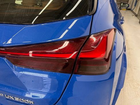 Used 2025 Lexus UX 300h AWD w/ Accessory Package (Z1) image 5