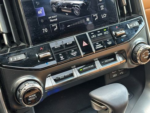 Certified 2024 Lexus LX 600 4WD w/ Luxury Package image 25