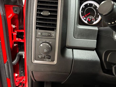 Used 2017 RAM 1500 Express w/ Express Value Package AWD/4WD image 22