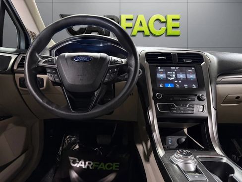 Used 2017 Ford Fusion SE w/ Fusion SE Technology Package FWD image 22