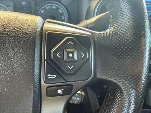 Used 2016 Toyota Tacoma TRD Sport w/ Towing Package image 26