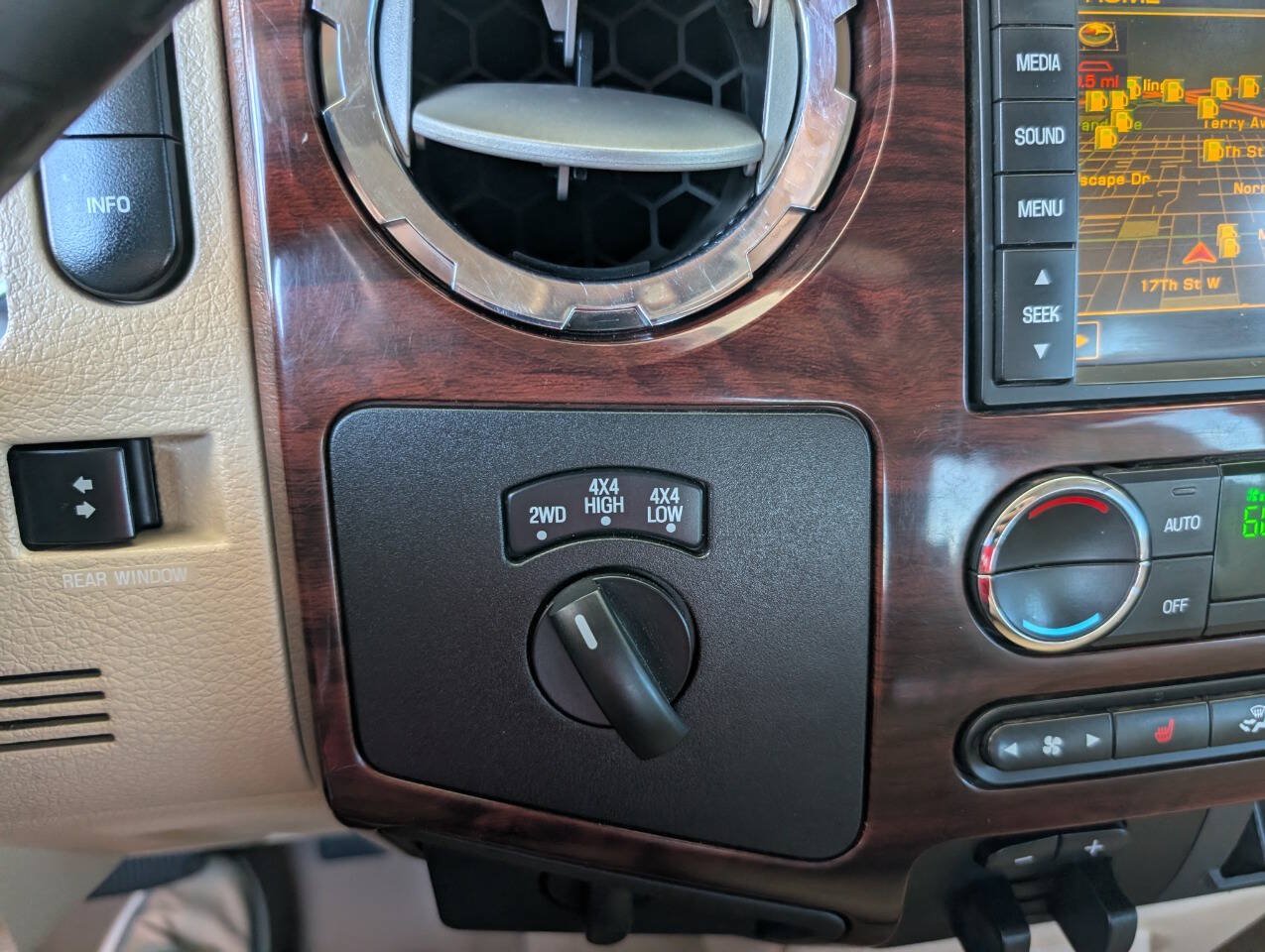 Used 2010 Ford F250 Lariat AWD/4WD image 23