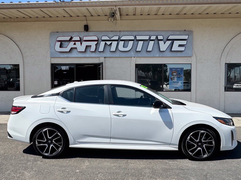 Used 2025 Nissan Sentra SR FWD image 3
