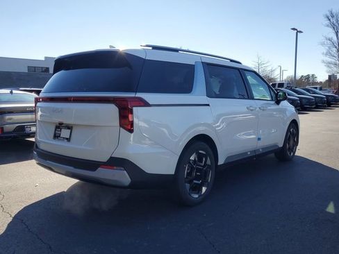 New 2026 Kia Carnival EX image 4