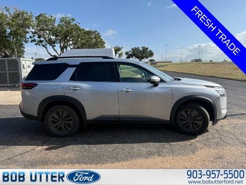Used 2022 Nissan Pathfinder SV AWD/4WD image 4